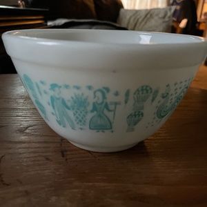 Vintage Pyrex Bowl